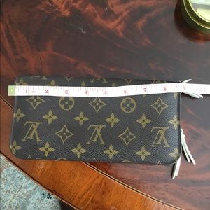 100% Louis Vuitton # CA2049 Authentic Louis Wallet. Color :Brown/ Tan $800